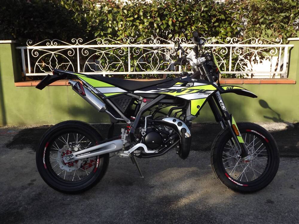 Vendo Fantic Motor 50 Motard Performance 2t (2020) nuova a Rimini (codice 7553026) Moto.it