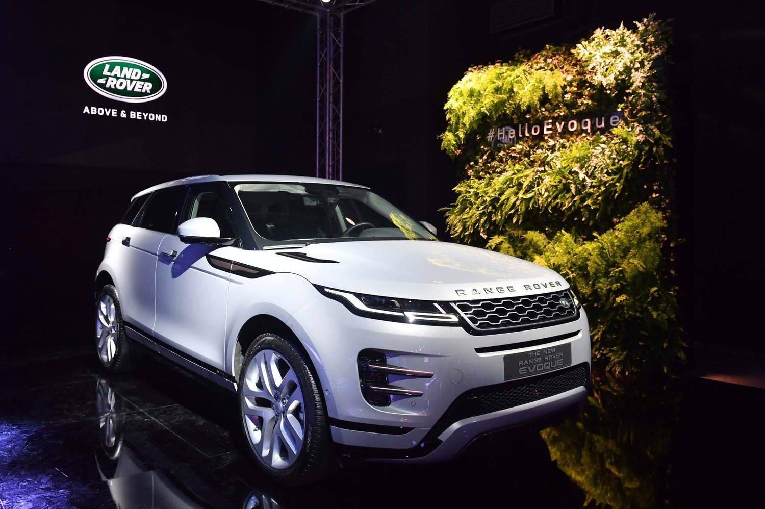 Nuova Range Rover Evoque: nata e “curata” per le città di oggi