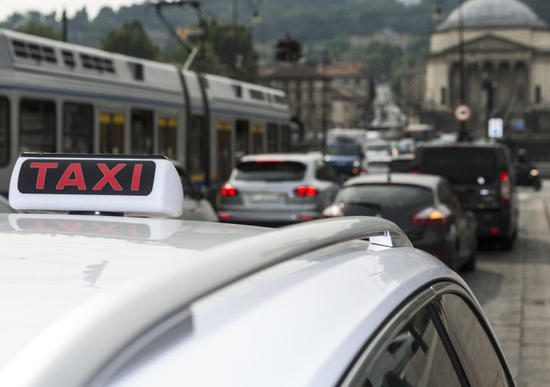 Emissioni, accordo tra ARPA e Taxi Torino per misurare l'inquinamento Emissioni, accordo tra ARPA e Taxi Torino per misurare l'inquinamento