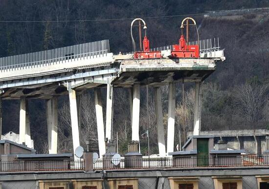 Genova, Ponte Morandi: parte la demolizione Genova, Ponte Morandi: parte la demolizione