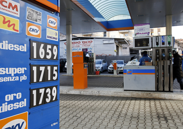SCARICA BENZINA CON BANCOMAT