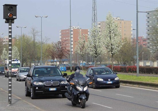 Autovelox a Milano, illegittimi perché non omologati Autovelox a Milano, illegittimi perché non omologati