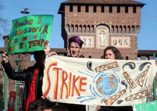 Strike4Climate, in 182 città studenti in piazza per il clima Strike4Climate, in 182 città studenti in piazza per il clima