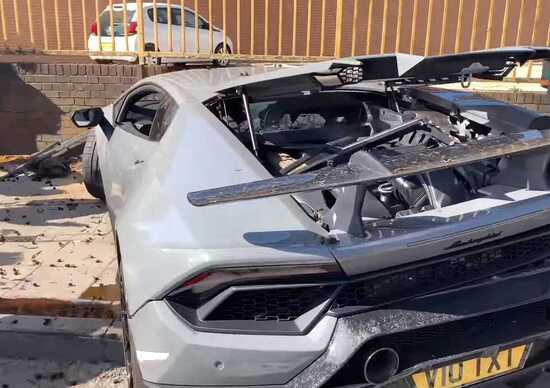 Lamborghini Huracan Performante, brutto incidente durante un raduno Lamborghini Huracan Performante, brutto incidente durante un raduno