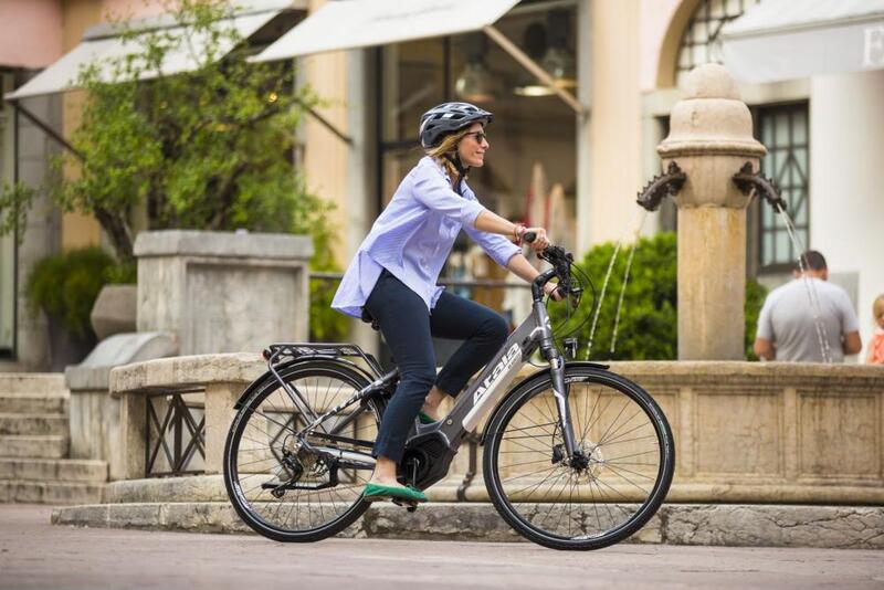 la bicicletta elettrica obblico di casco