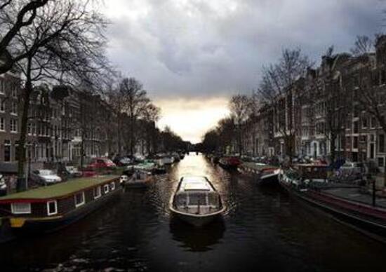 Amsterdam, stop a vetture benzina e diesel dal 2030 Amsterdam, stop a vetture benzina e diesel dal 2030