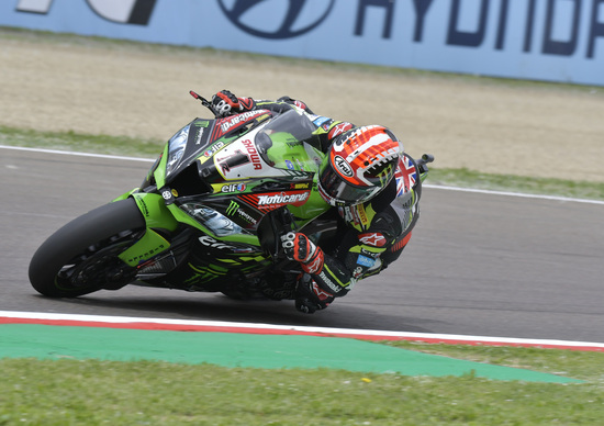 SBK 2019. Rea si aggiudica anche la Superpole Race a Imola SBK 2019. Rea si aggiudica anche la Superpole Race a Imola