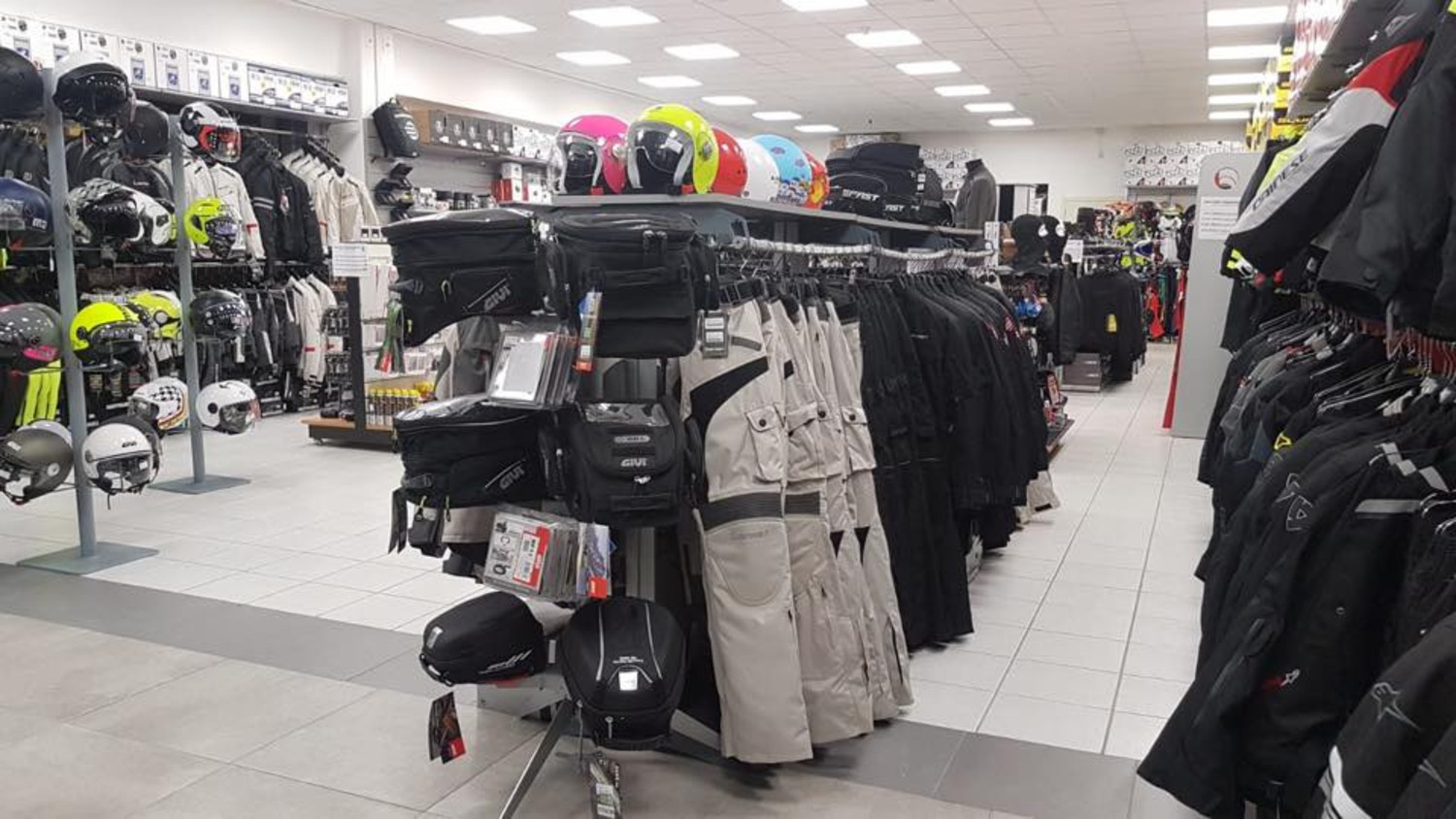 Motoabbigliamento.it apre a Bologna il suo 13° punto vendita