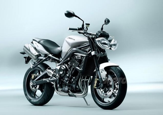 Triumph Street Triple 2012 standard e R. Le prime immagini Triumph Street Triple 2012 standard e R. Le prime immagini