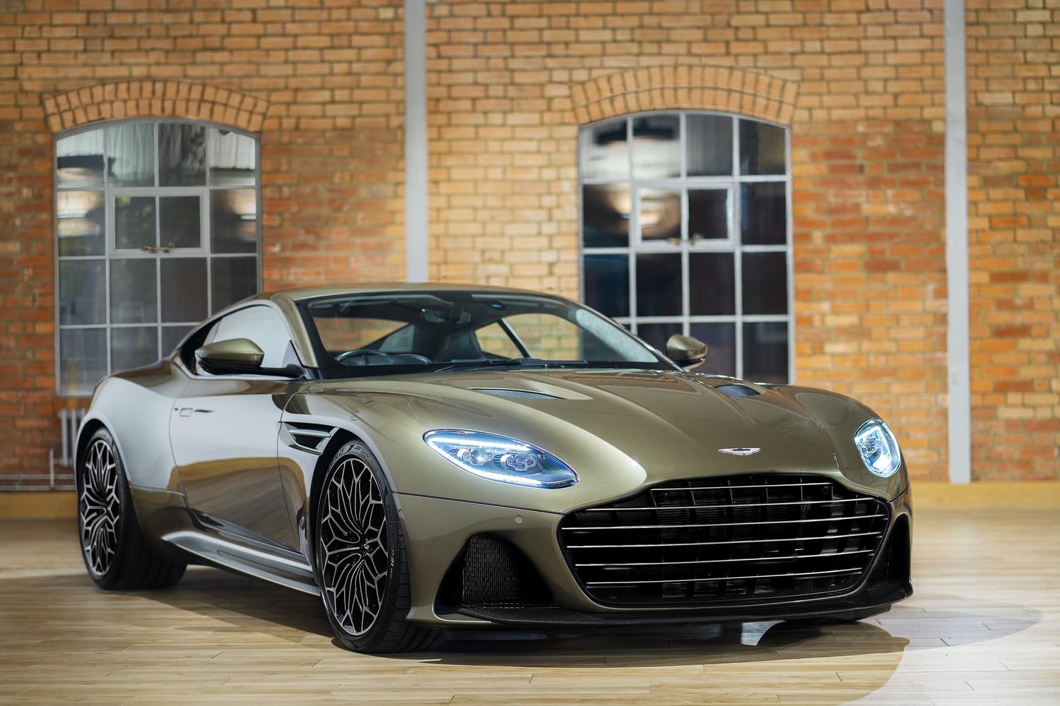 Aston Martin DBS Superleggera, l'edizione speciale dedicata a James Bond