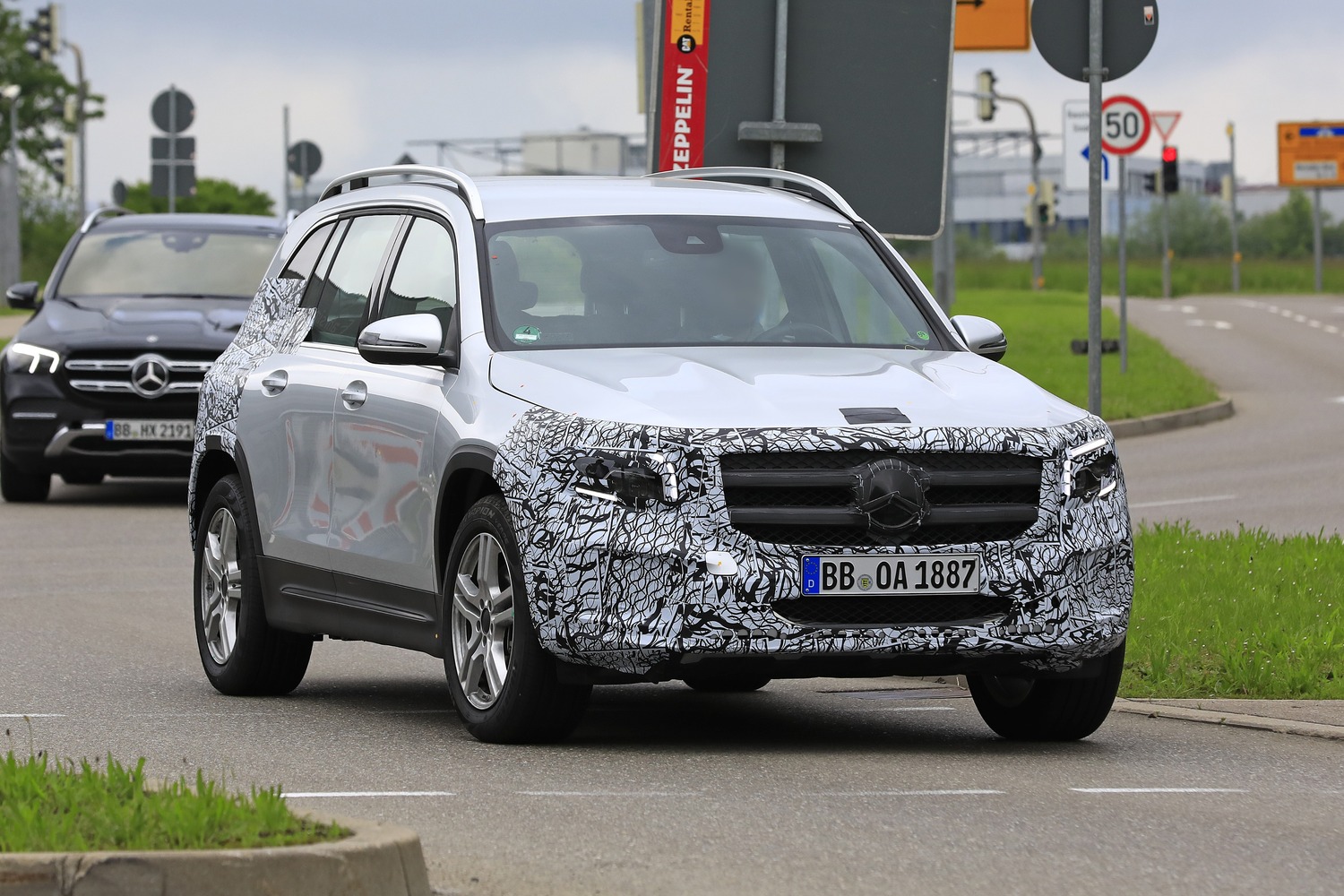 Mercedes GLB, le foto spia