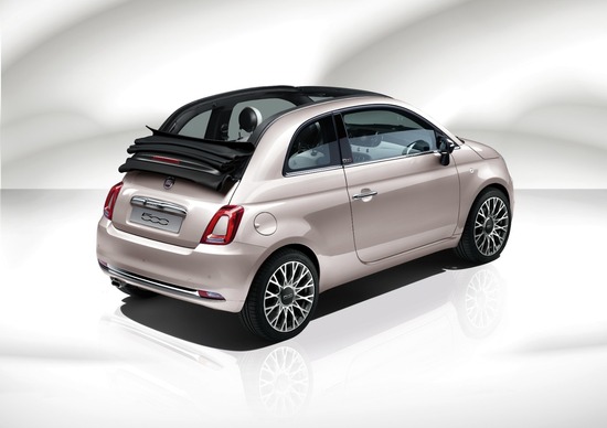 Fiat 500, la famiglia festeggia i 3 milioni di esemplari venduti in Europa Fiat 500, la famiglia festeggia i 3 milioni di esemplari venduti in Europa