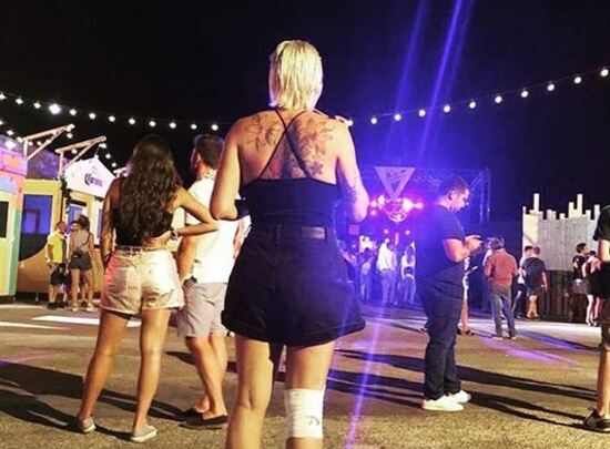 Malika e le altre: ecco le celebrities che amano le due ruote Malika e le altre: ecco le celebrities che amano le due ruote