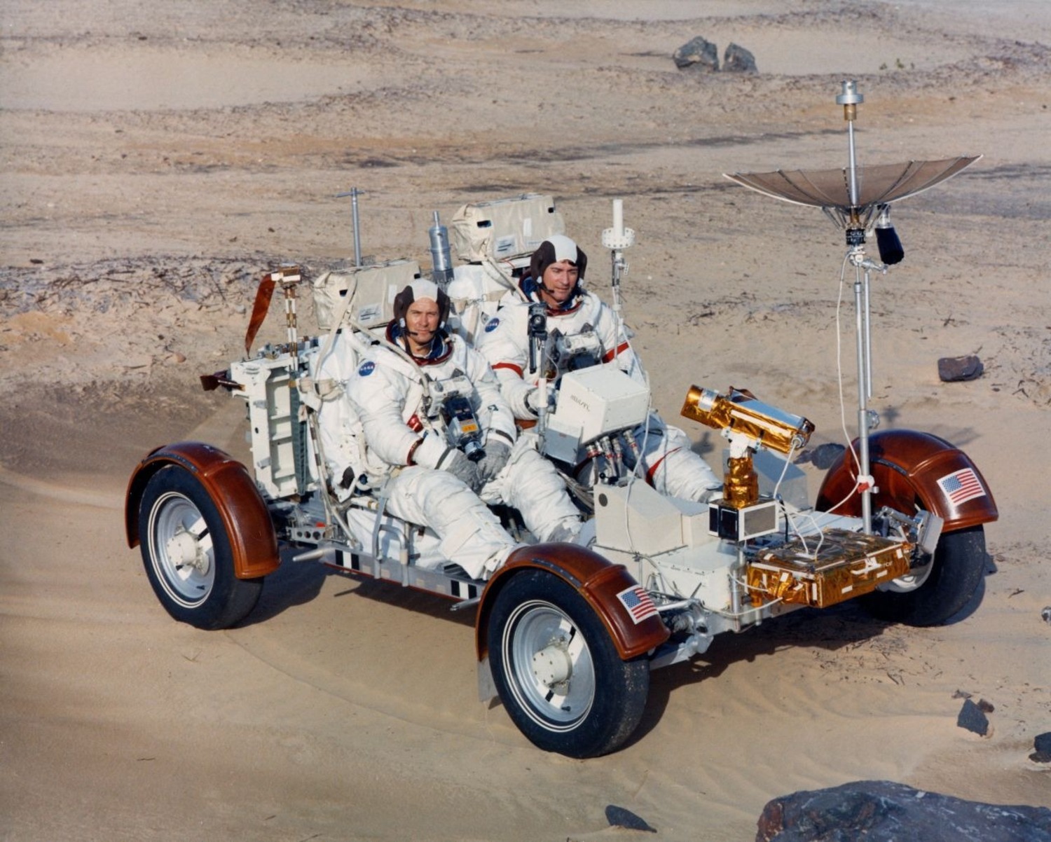 A piedi sulla Luna? No grazie, meglio l’automobile