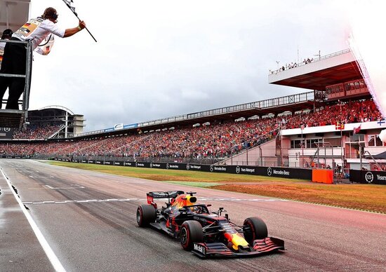 F1 in chiaro su TV italiana? Liberty dice no, ma si decide dopo aver sentito la Rai a Monza F1 in chiaro su TV italiana? Liberty dice no, ma si decide dopo aver sentito la Rai a Monza