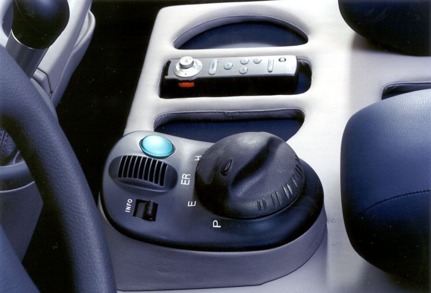 I comandi per selezionare le modalità guida ibride sulla Fiat MPV