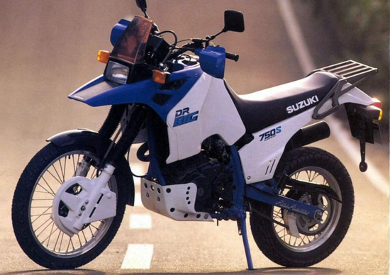 Un nuovo Suzuki DR Big in arrivo? Ecco come potrebbe essere (secondo noi) Un nuovo Suzuki DR Big in arrivo? Ecco come potrebbe essere (secondo noi)