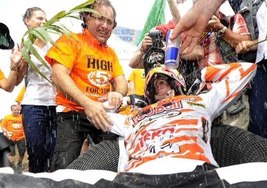 Gli scatti del trionfo KTM nel Mondiale di Motocross Gli scatti del trionfo KTM nel Mondiale di Motocross