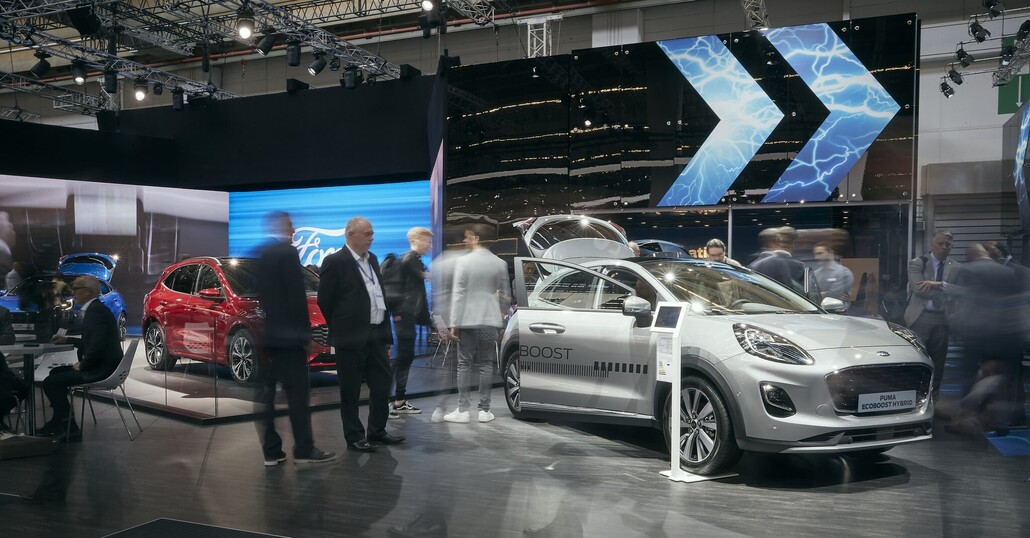 Ford: dal 2022 produrrà più auto elettrificate che benzina e diesel