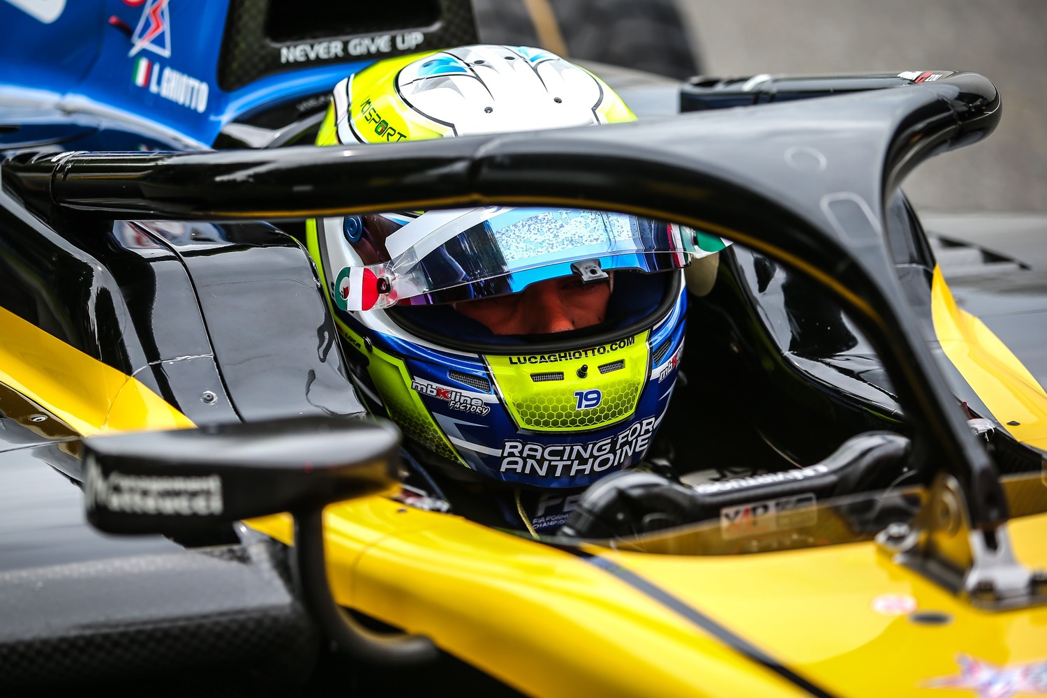 Luca Ghiotto, in gara per la Formula 1