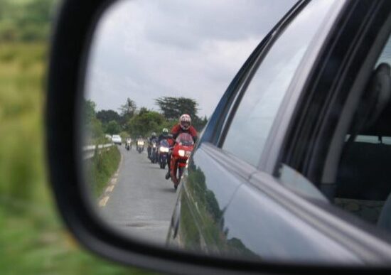 Gli automobilisti vedono e dimenticano le moto Gli automobilisti vedono e dimenticano le moto