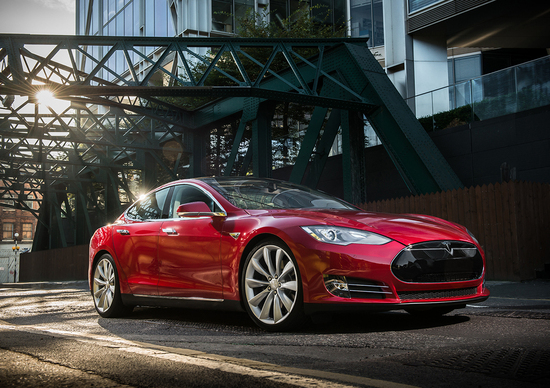 Tesla, brevetto per riscaldare e raffreddare sedili tramite un liquido Tesla, brevetto per riscaldare e raffreddare sedili tramite un liquido