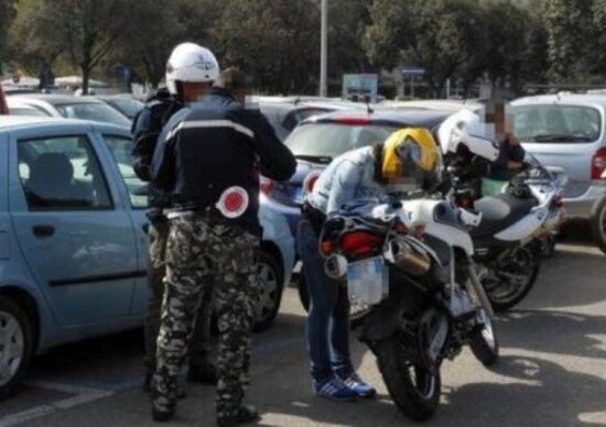 Noleggio senza contratto per scooter e auto: multe salatissime a Firenze Noleggio senza contratto per scooter e auto: multe salatissime a Firenze