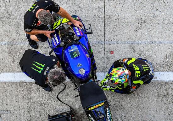 MotoGP - Valentino Rossi, caduta e gara difficile nel del Gp Giappone, Motegi MotoGP - Valentino Rossi, caduta e gara difficile nel del Gp Giappone, Motegi