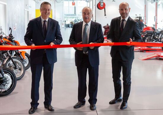 Brembo: inaugurato a Stezzano il nuovo edificio del Centro Ricerca e Sviluppo Brembo: inaugurato a Stezzano il nuovo edificio del Centro Ricerca e Sviluppo