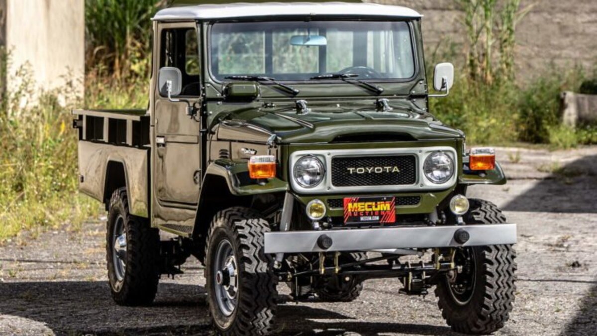 Toyota land cruiser pickup