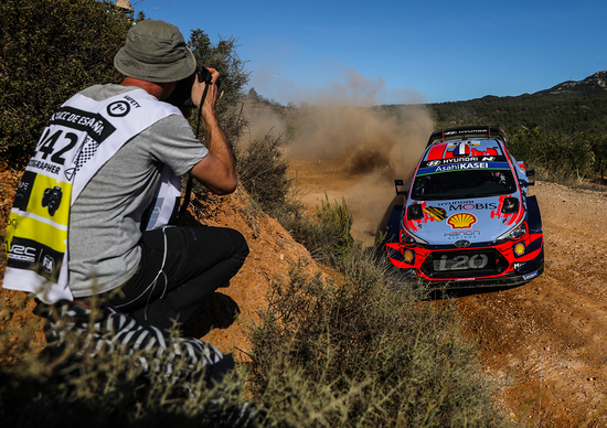 WRC 2019. Spagna Catalunya. 3 Hyundai e Loeb in testa, 3 Toyota in agguato WRC 2019. Spagna Catalunya. 3 Hyundai e Loeb in testa, 3 Toyota in agguato