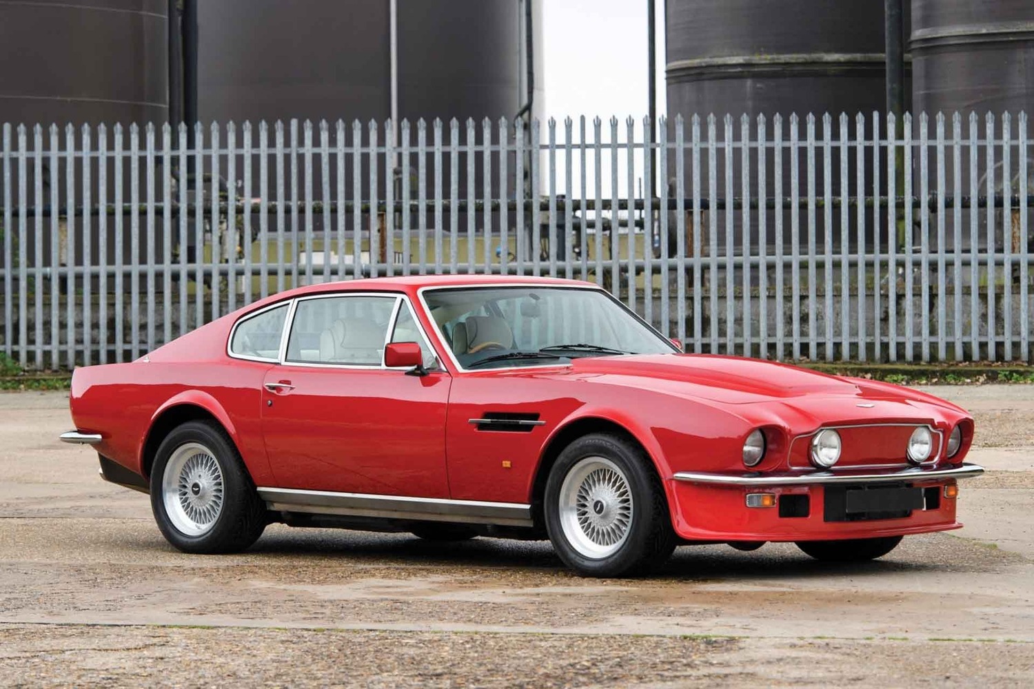 Aston Martin V8 Vantage Volante: all’asta un esemplare del 1988