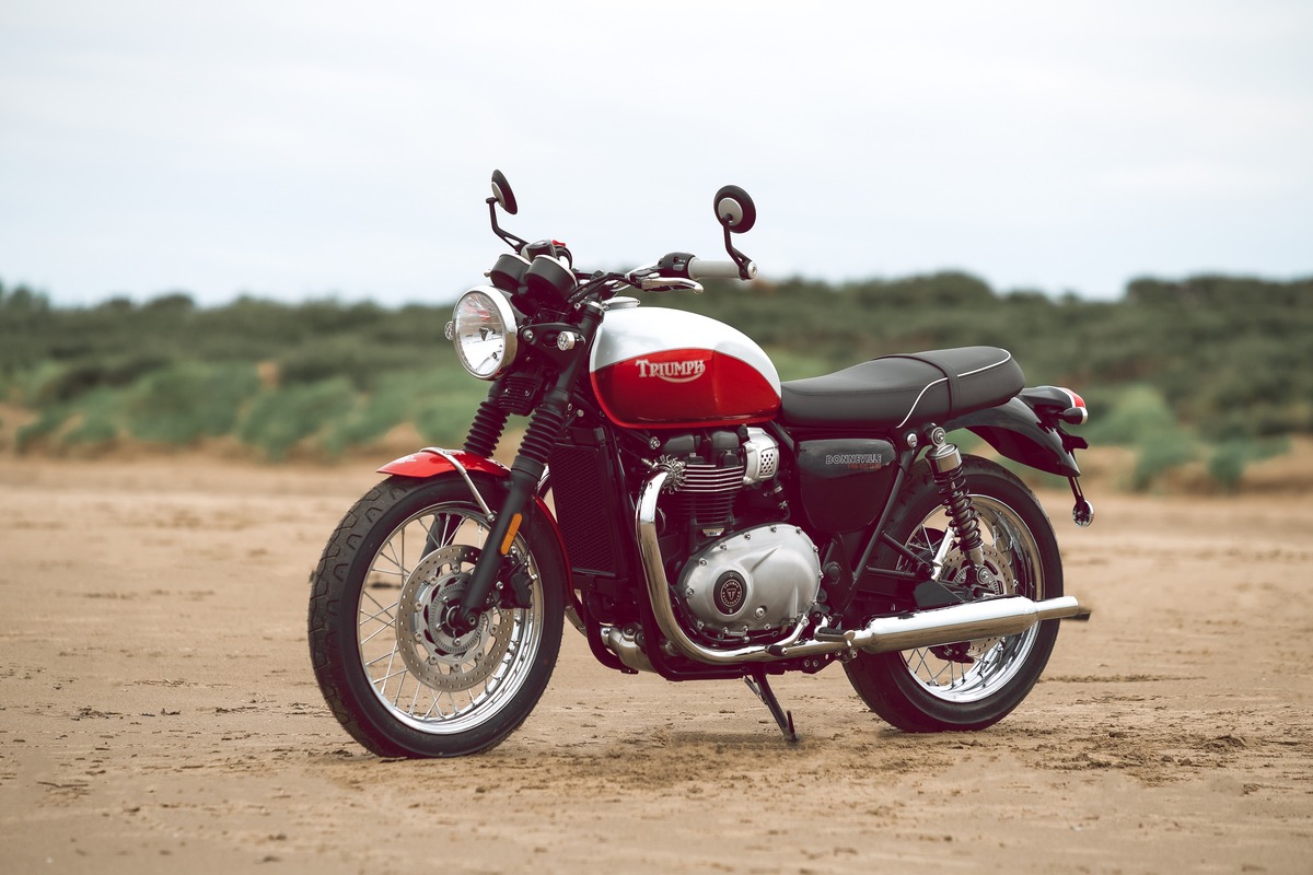 Triumph Bonneville T100 Bud Ekins SE (2020), prezzo e scheda tecnica -  Moto.it