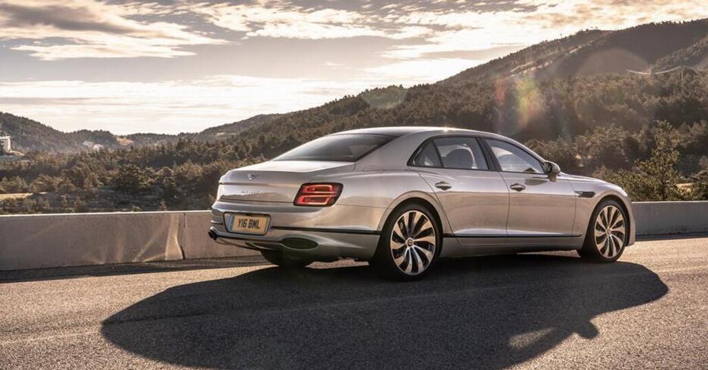 Nuova Bentley Flying Spur 2020: il top del british su 4 ruote (motrici e sterzanti) è qui