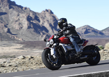 Triumph Rocket 3 GT e R TEST. Non mi basta mai!