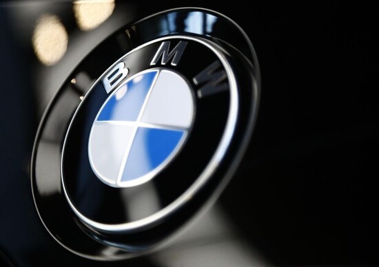BMW, entro il 2022 taglio dei bonus. Niente esuberi BMW, entro il 2022 taglio dei bonus. Niente esuberi