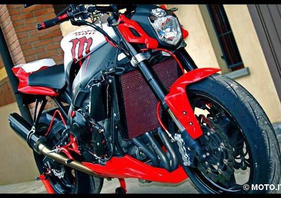 Le Strane di Moto.it: Yamaha R1 Streetfighter Le Strane di Moto.it: Yamaha R1 Streetfighter