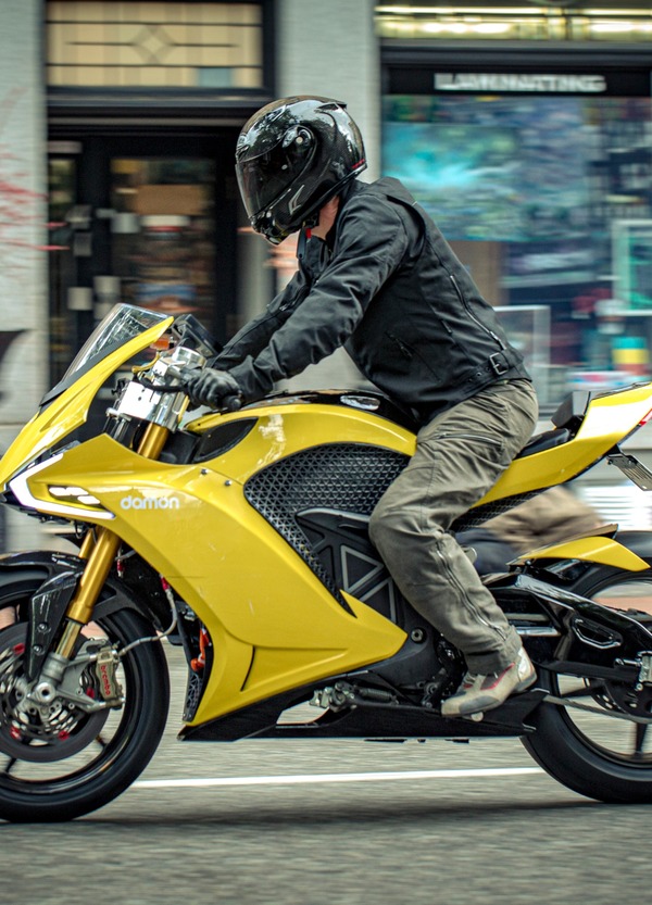 Damon Hypersport Pro. La moto con co-pilota e geometrie variabili