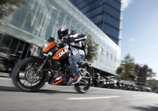 Con la Duke 200 KTM sbarca in India Con la Duke 200 KTM sbarca in India