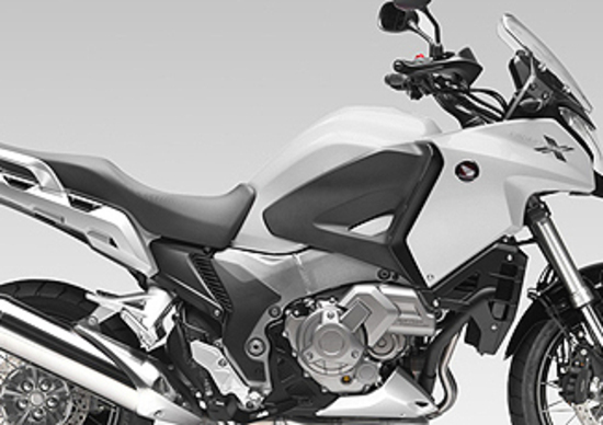 Honda Crosstourer. Già dai concessionari a 14.200 euro Honda Crosstourer. Già dai concessionari a 14.200 euro