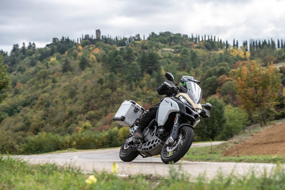 bmw gs 1250 vs ducati multistrada 1260