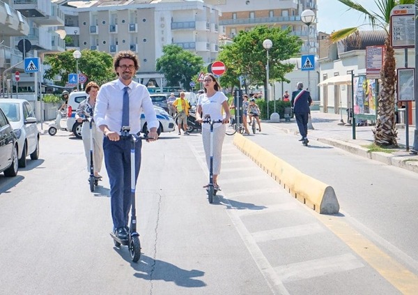 Monopattini elettrici, marcia indietro. Lintervista allex ministro Toninelli