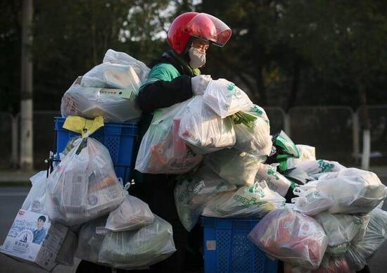 Il food delivery ai tempi del Coronavirus: rider, i nuovi eroi di cui c'è bisogno Il food delivery ai tempi del Coronavirus: rider, i nuovi eroi di cui c'è bisogno