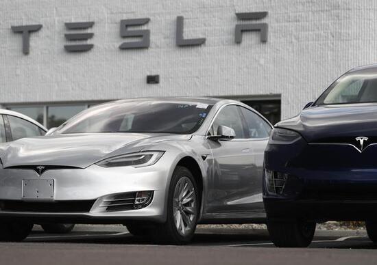 Tesla: arrivano le batterie senza cobalto Tesla: arrivano le batterie senza cobalto