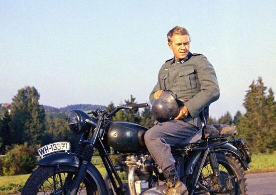 Moto e Cinema: Steve McQueen compierebbe 90 anni Moto e Cinema: Steve McQueen compierebbe 90 anni