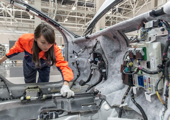 Cina: riparte la produzione di auto e componenti Cina: riparte la produzione di auto e componenti