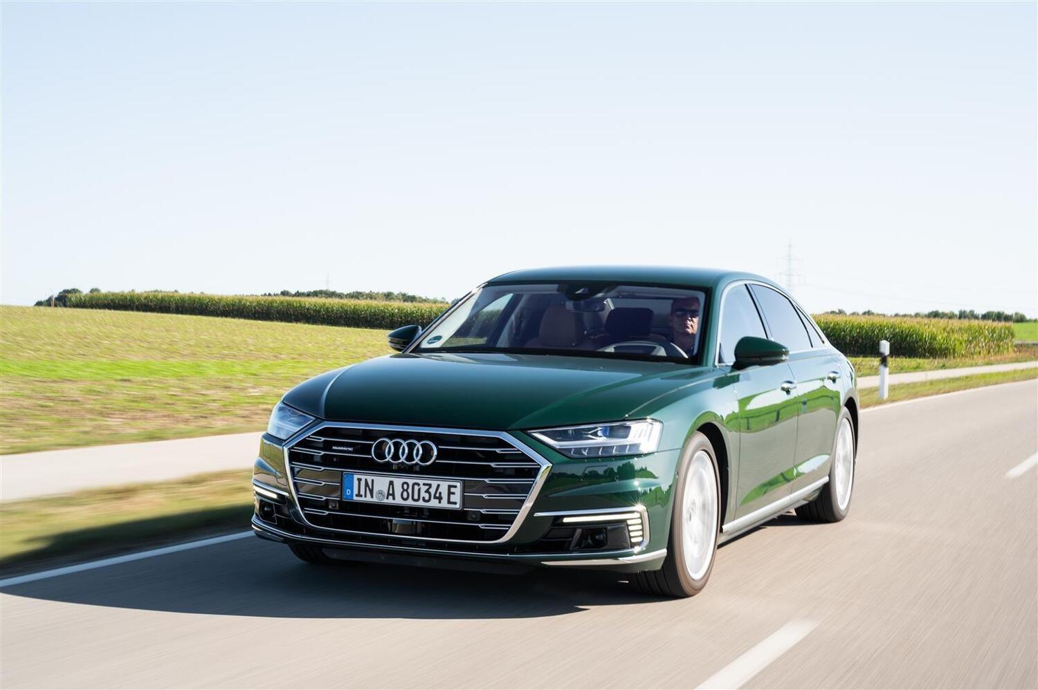 Audi A8 2020: novità V8 mild hybrid benzina e diesel