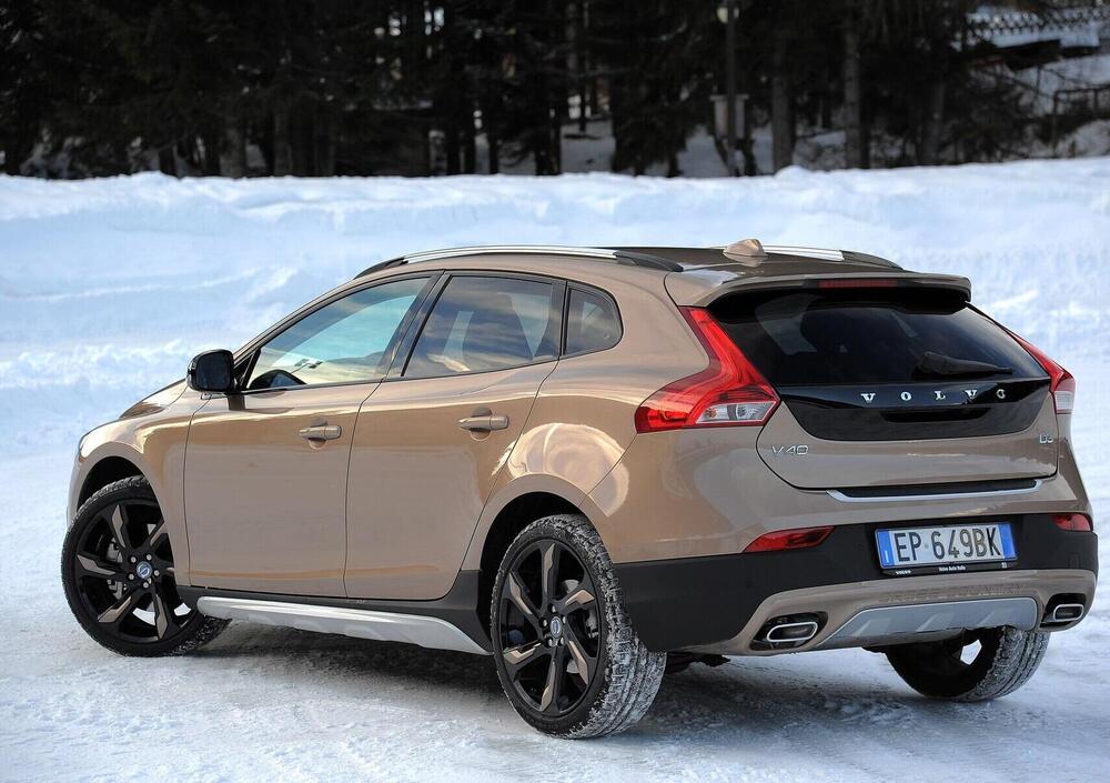 Volvo V40 Cross Country D2 Geartronic Business (02/2015 - 03/2016): Prezzo E Scheda Tecnica - Automoto.it