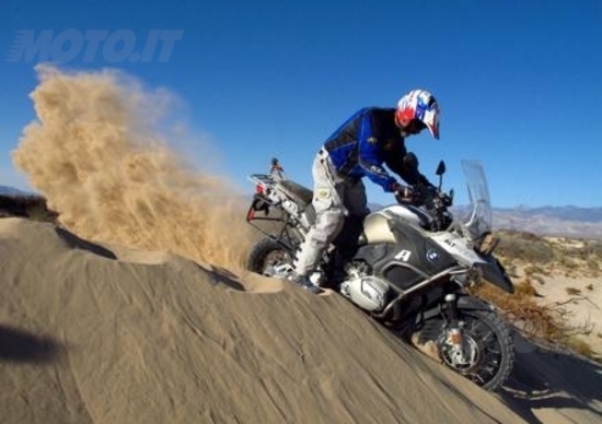 A Taste of Dakar. Sulle dune del Nevada con le maxi enduro A Taste of Dakar. Sulle dune del Nevada con le maxi enduro