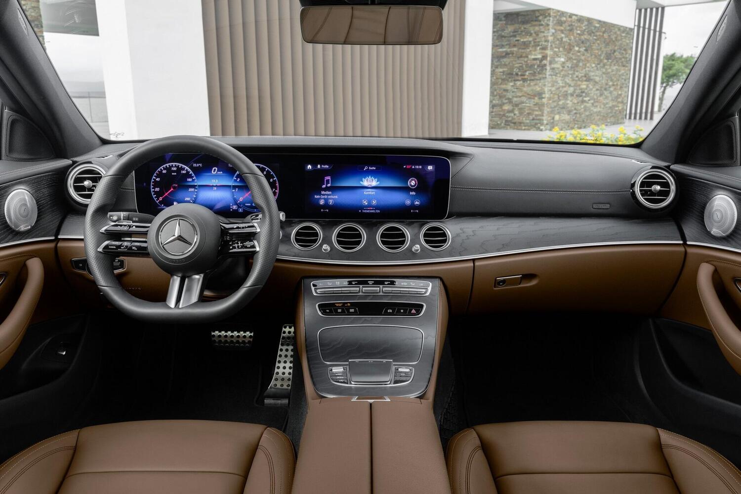Mercedes Classe E Coupé e Cabrio 2020: uno sguardo agli interni